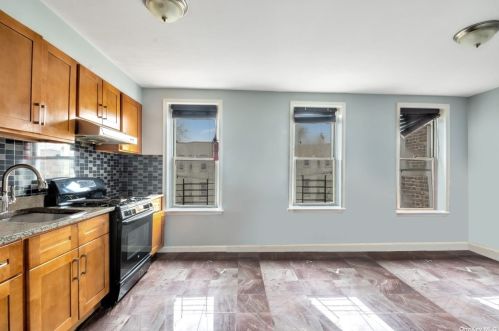 91-19 86th Dr, Jamaica, NY 11421-1425