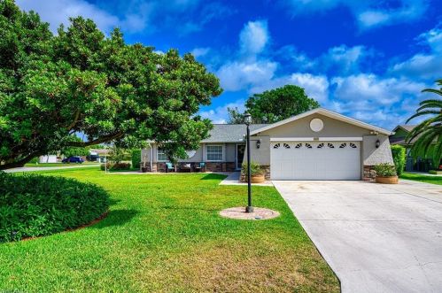 525 Whitewater Way, Naples, FL 34112-6126