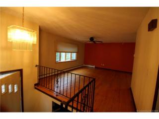 881 Mount Carmel Ave, North Haven CT  06473-1069 exterior