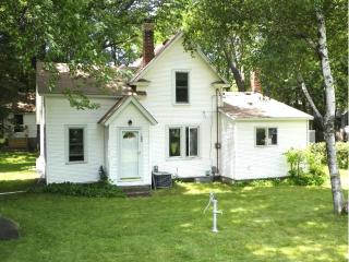 1685 Edgerton St, Saint Paul, MN 55117-2418