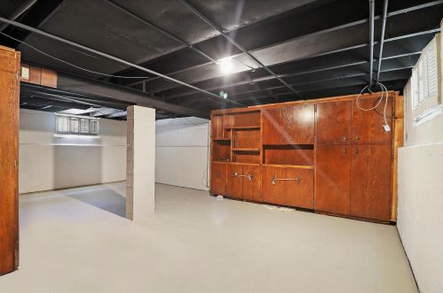 7718 10 Ave, Kenosha WI 53143-6047 exterior