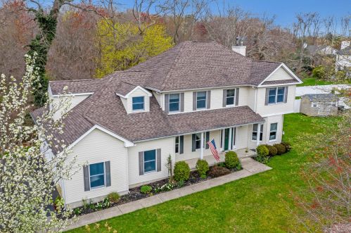 18 Mallard Ln, Tinton Falls, NJ 07712-3279