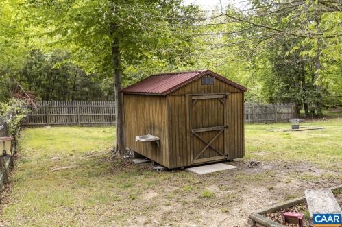 41 Robins Ct, Bybee VA  22963-2089 exterior