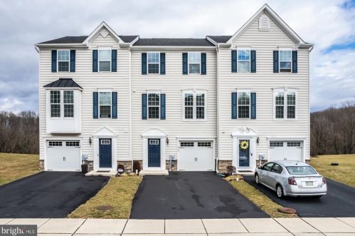 1839 Honeysuckle Ct, Downingtown PA  19335-7202 exterior