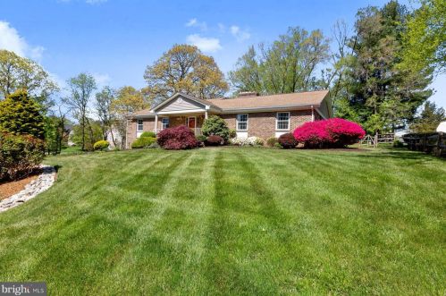 12316 Delevan Dr, Herndon, VA 20171-2027