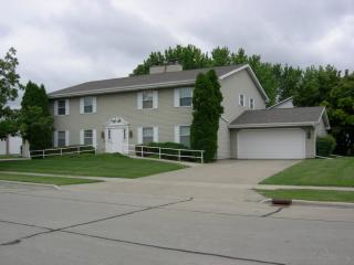 720 Starboard Ct, Oshkosh WI  54901-2073 exterior