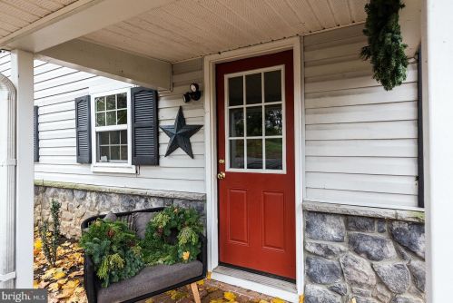 670 Valley Rd, Lancaster, PA 17601-3454