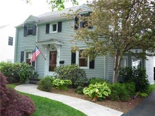 40 Knoll Top Dr, Rochester, NY 14610-2742