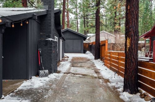 328 Sherwood Blvd, Big Bear City CA  92314 exterior