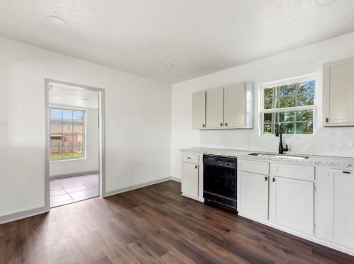 2202 67 St, Galveston TX 77551-1583 exterior