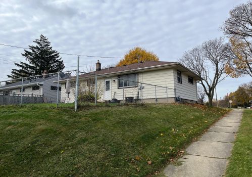 6353 Kinnickinnic River Pkwy, Milwaukee, WI 53219-3015