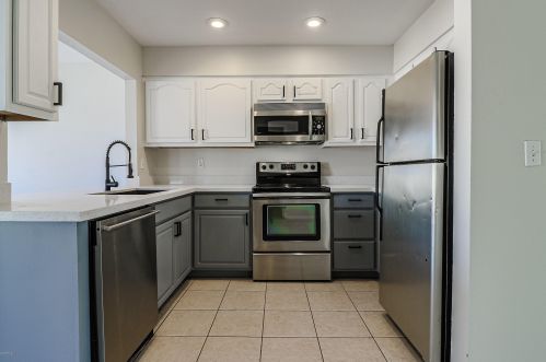 4416 Turquoise Ave, Glendale, AZ 85302-2717