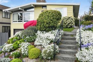 352 52nd St, Seattle, WA 98105-3725