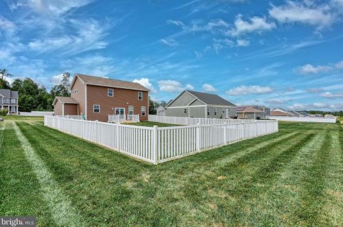 192 Winifred Dr, Hanover PA  17331 exterior