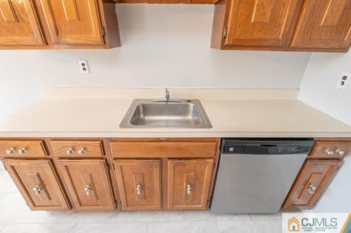 109 Sharon Garden Ct, Woodbridge NJ  07095-4308 exterior