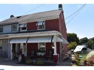 26 Franklin St, Womelsdorf, PA 19567-1301