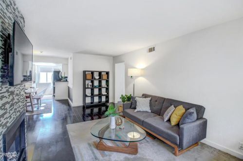 10960 Bluffside Dr, North Hollywood, CA 91604-3335