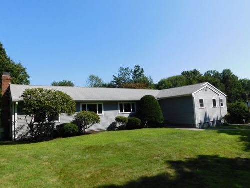 45 Oldfield Rd, Bridgeport CT  06611-3209 exterior