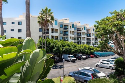 520 The Vlg, Redondo Beach, CA 90277-2758