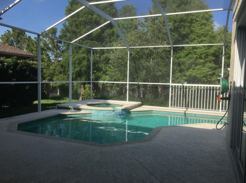 1673 Oak Park Ct, Tarpon Springs FL  34689-3892 exterior