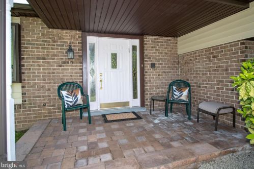67 Ann Dr, Southampton, PA 18954-1605