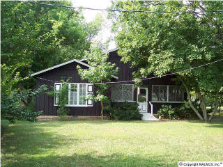 410 Laurel St, Scottsboro AL  35768-1941 exterior