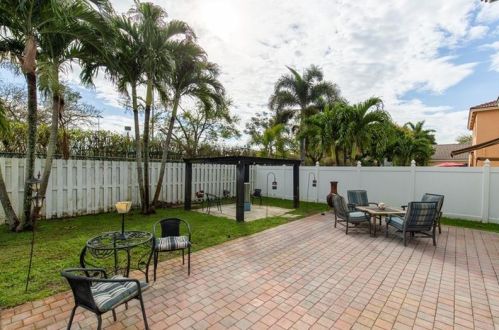 7662 19 St, Hollywood FL 33024-3633 exterior