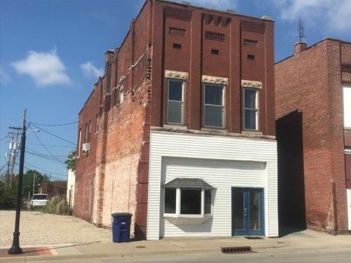 113 Main St, Patoka, IN 47666-9527