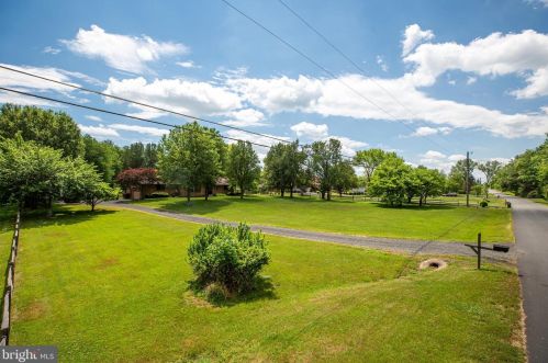 2327 Contest Ln, Haymarket VA  20169-1209 exterior