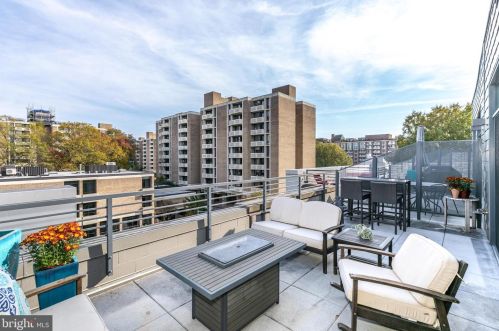 525 Water St, Washington DC 20024 exterior