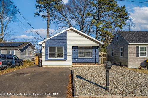 1506 Beverly Rd, Lacey, NJ 08731-3428