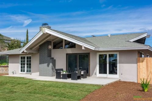 1255 Oak Knoll Dr, Vista, CA 92084-4649