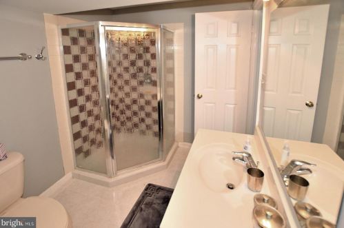 7734 Rockledge Ct, Springfield VA  22152-3853 exterior