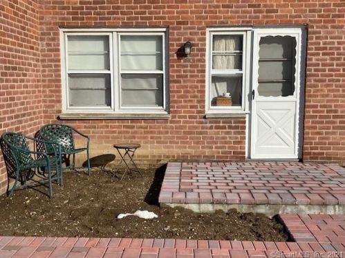 246 Glenbrook Rd, Stamford, CT 06906-2536