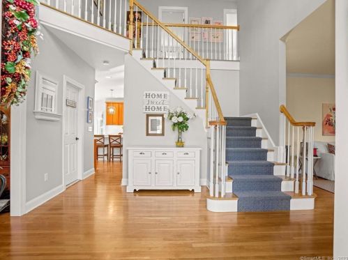 17 Roseview Ct, Bridgeport CT  06611-2078 exterior