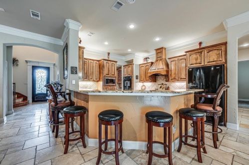 2221 Southern Oaks Dr, Cedar Hill TX 75104-6414 exterior