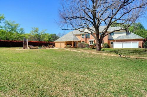 1305 Oak Dr, Lewisville TX  75028-3604 exterior