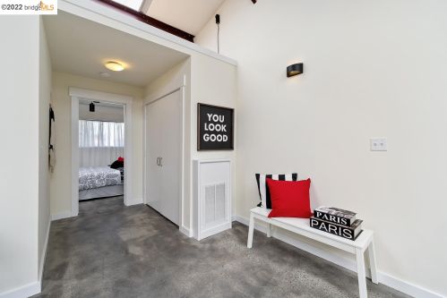 2858 Helen St, Oakland CA  94608-4028 exterior