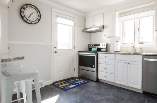 165 Reservoir Rd, Middletown RI  02842-5914 exterior