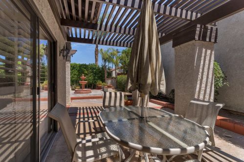 68 Calle Rivero, Rancho Mirage CA  92270-2253 exterior