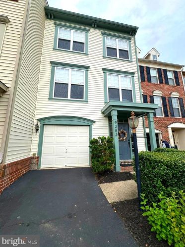 9283 Alvyn Lake Cir, Bristow VA  20136-6149 exterior