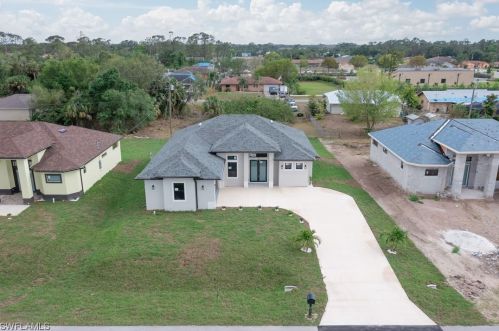 4711 6th St, Lehigh Acres, FL 33971-1125
