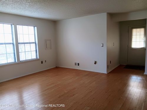 33 Azalea Cir, Jackson Twp NJ  08527-2555 exterior