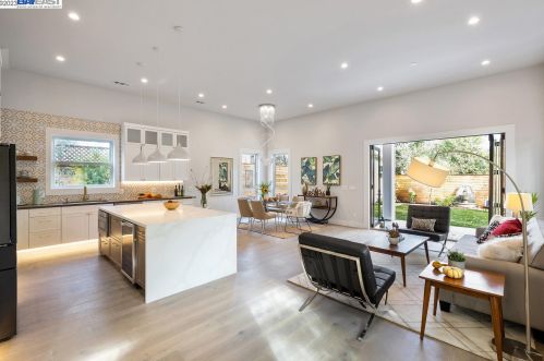 5926 Dover St, Oakland CA  94609-1426 exterior