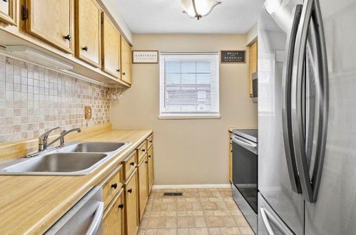 502 Bayberry Ln, Imperial PA  15126-9661 exterior