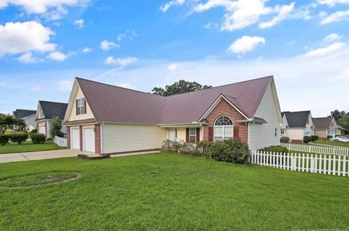 1524 Pinebrook Dr, Fayetteville, NC 28314-6265