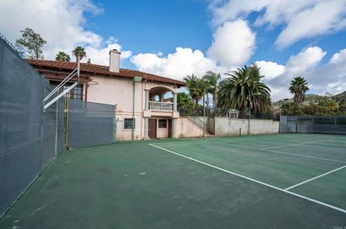 1129 Sugarbush Dr, Vista CA  92084-6605 exterior