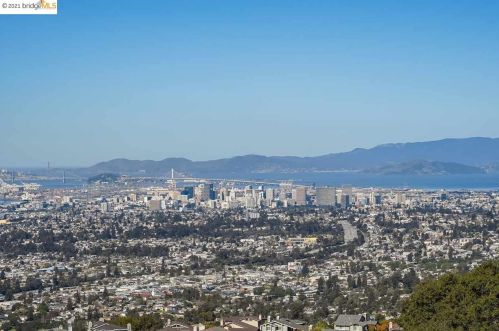 13349 Campus Dr, Oakland CA  94619-3709 exterior