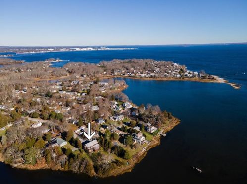 30 Cecil Ave, North Kingstown, RI 02852-6812