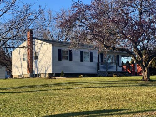 47 Chester Dr, Windsor Locks, CT 06096-1215